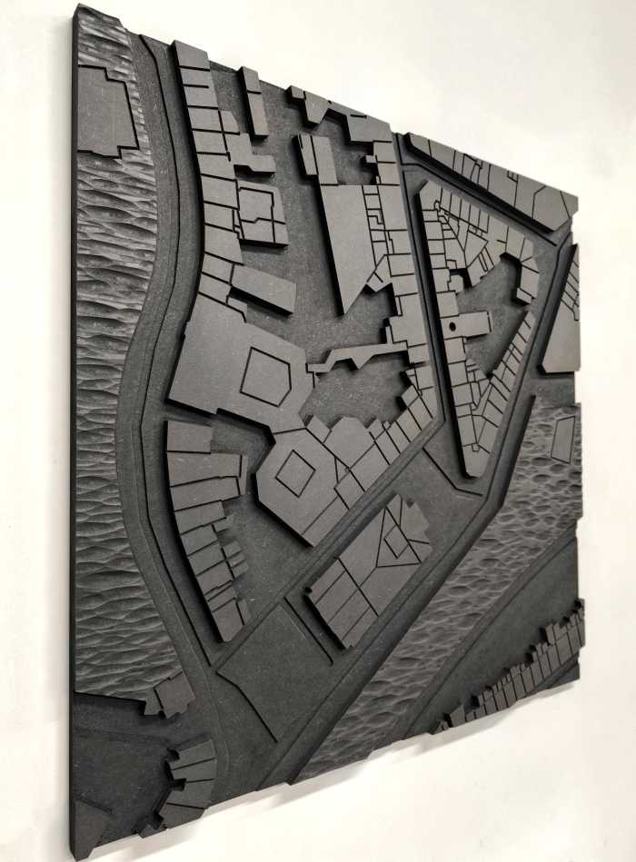 Cadre en bois noir personnalisé avec le plan d'une ville