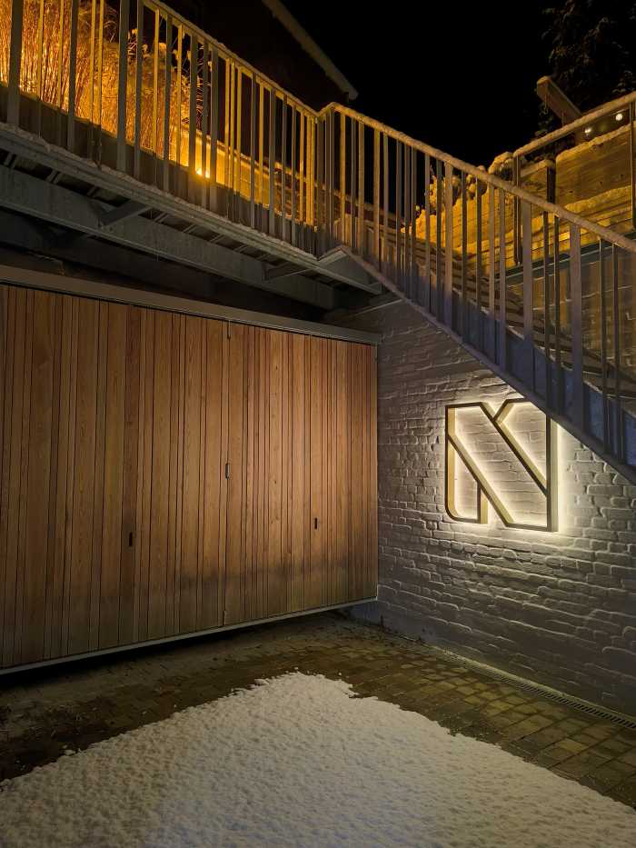 Enseigne extérieure lumineuse pour commerce