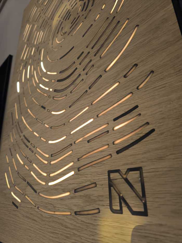 Panneau en bois lumineux sur mesure 